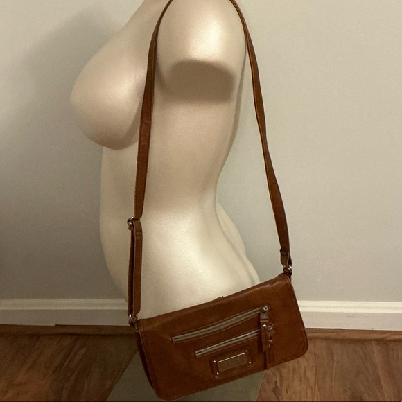 Relic Handbags - Relic Tan Crossbody Bag